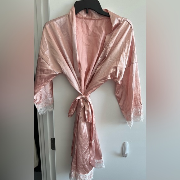 Pink Silk Robe and Shorts set - Picture 4 of 4